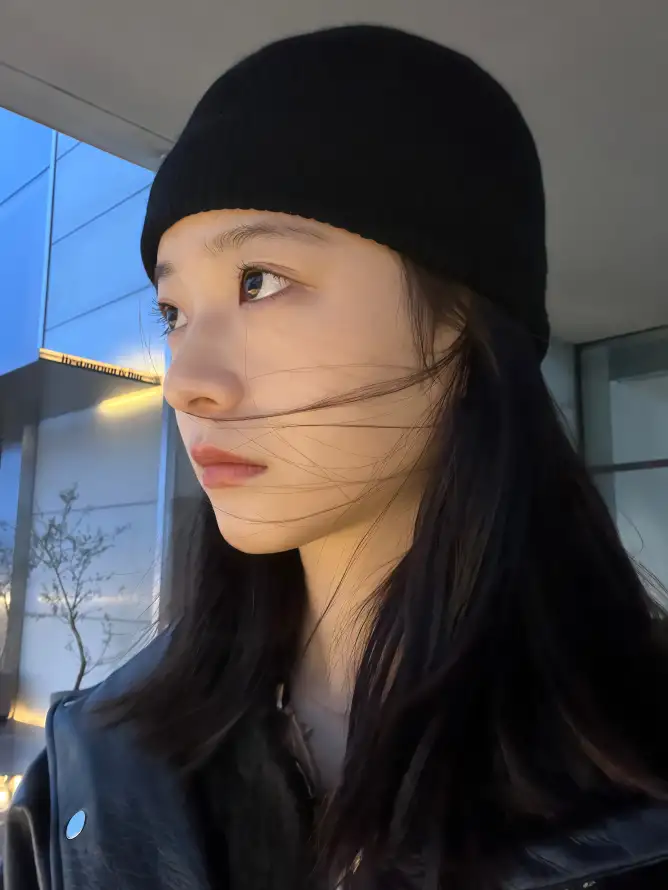 爆乳久久背后的身体审美：从凝视到自我认同